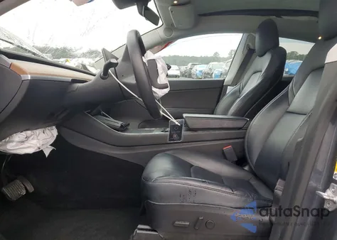 2020 Tesla Model Y z USA, uszkodzony, nr VIN 5YJYGDEE0LF045326